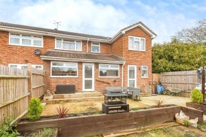 Handel Close,  RG22